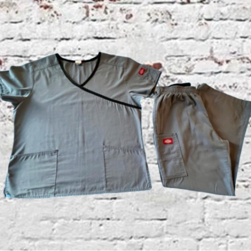 Dickies Grey Low Rise Scrub Set with Black Trim Size Medium